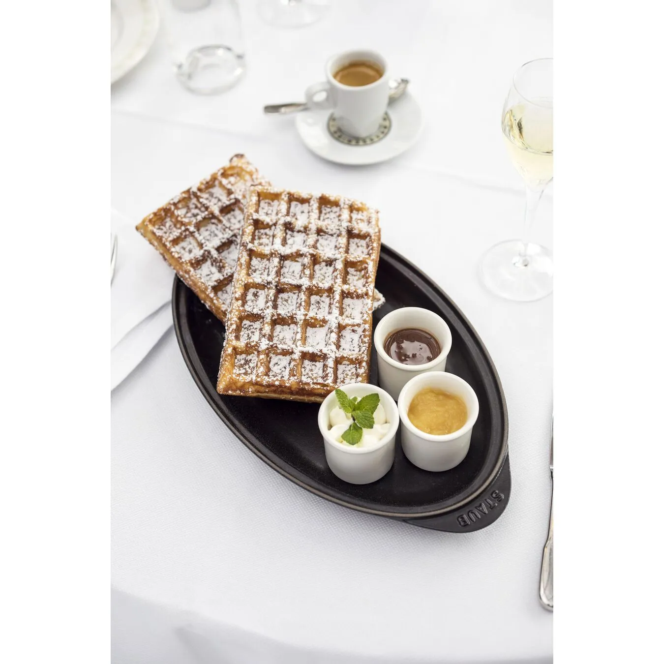 Staub Pirofila Con Coperchio Ovale - 31 Cm, Nero - immagine 4